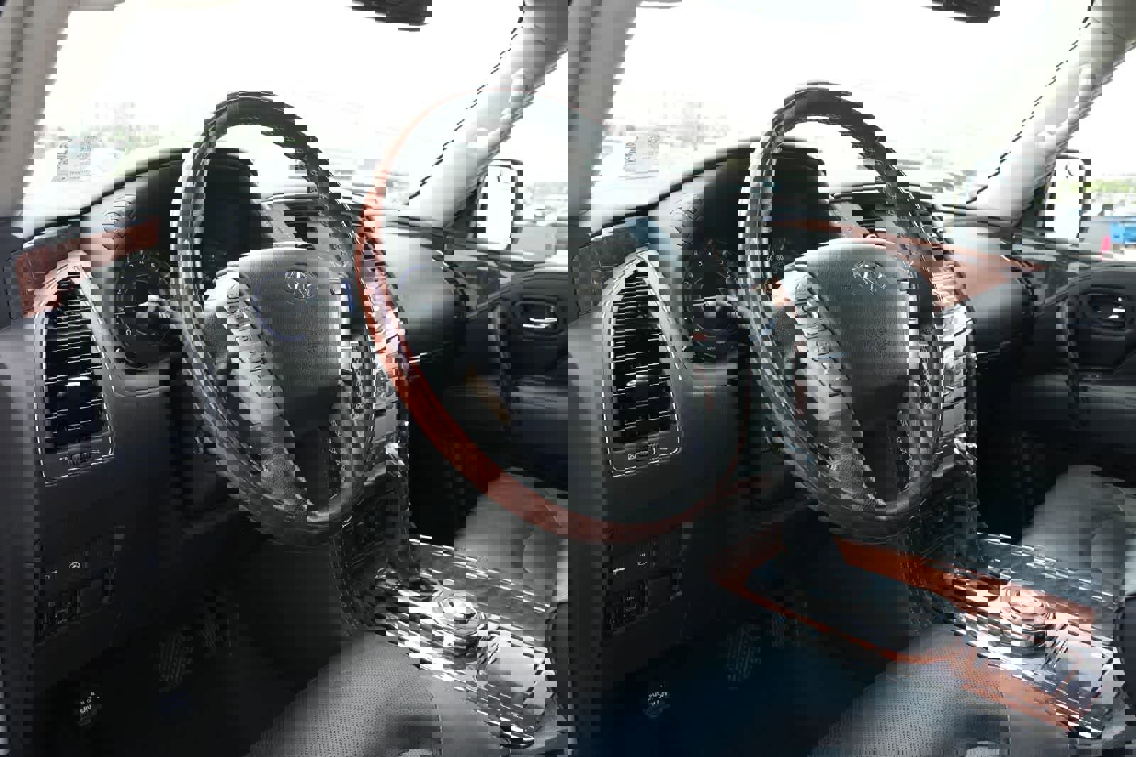 Used 2019 INFINITI QX80 Luxe w/ All-Season Package image 13