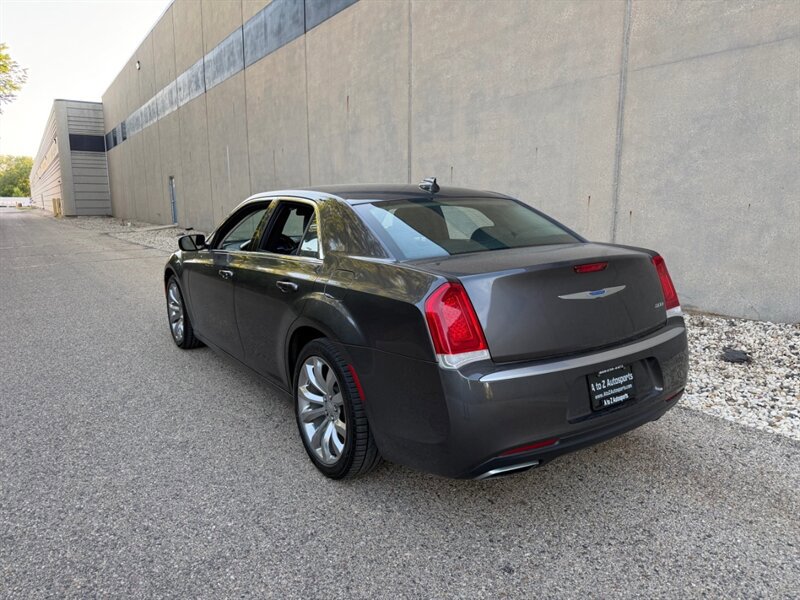 Used 2018 Chrysler 300 Touring w/ Chrome Appearance Package RWD image 20