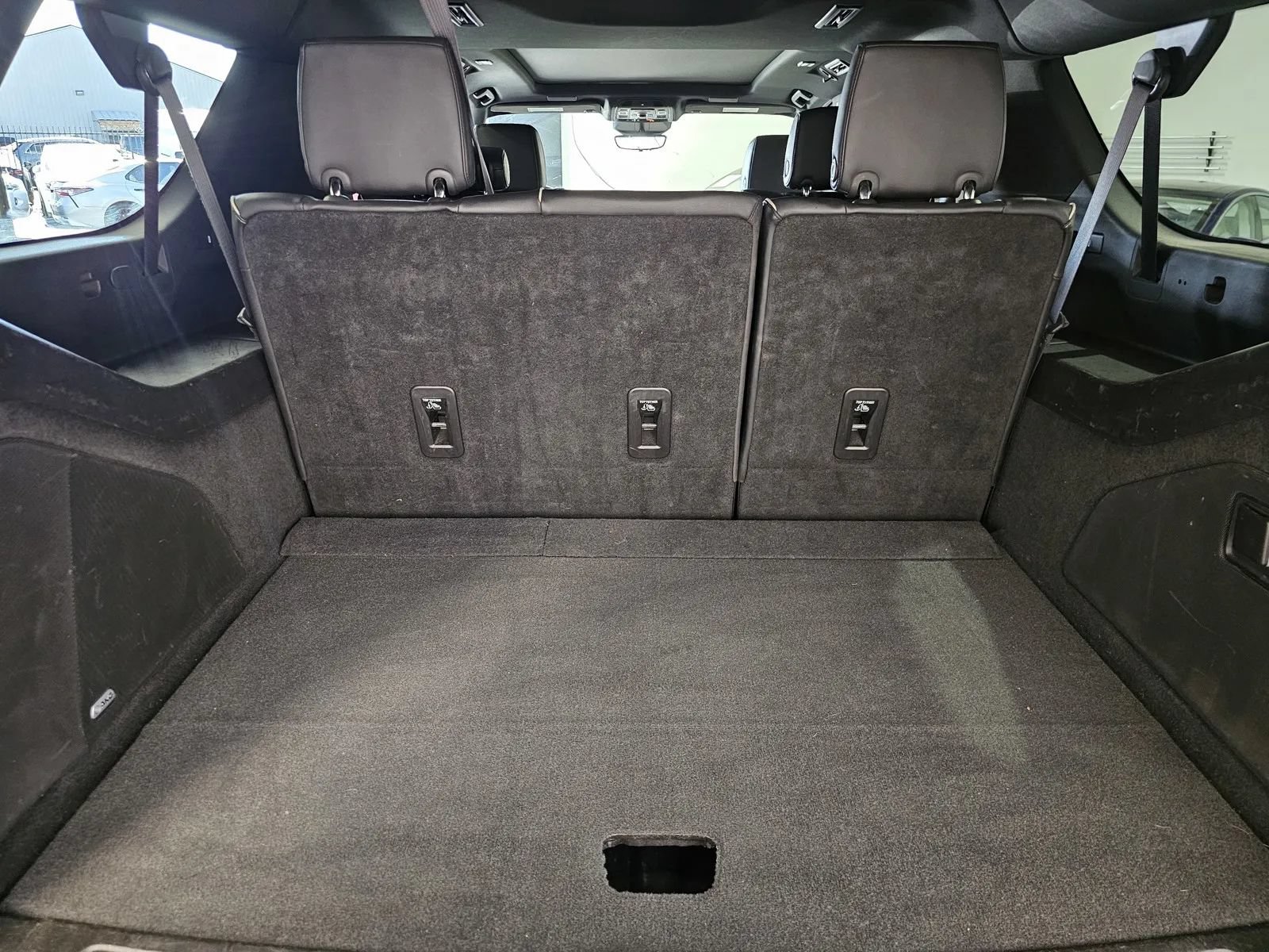 Used 2021 Cadillac Escalade ESV Premium Luxury AWD/4WD image 12
