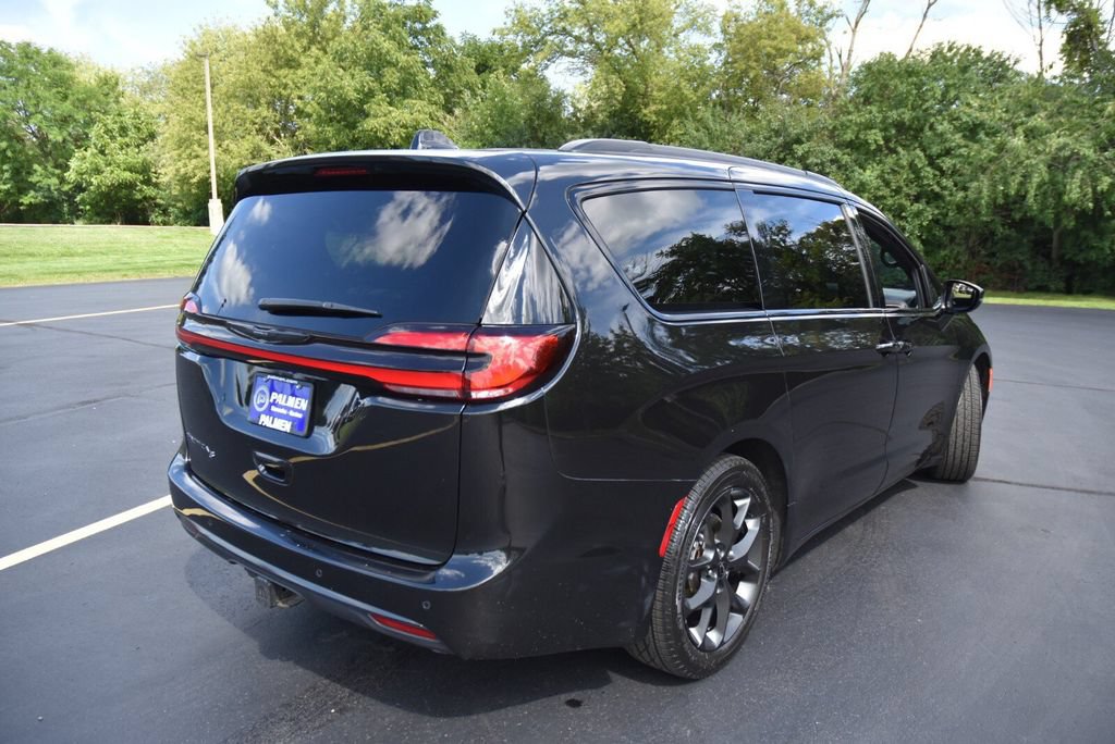 Used 2021 Chrysler Pacifica Touring-L w/ Uconnect Theater Family Group FWD image 6