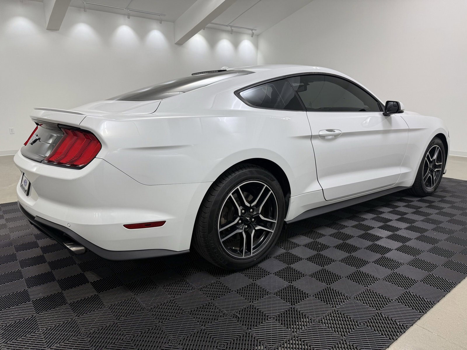Used 2018 Ford Mustang Premium image 9