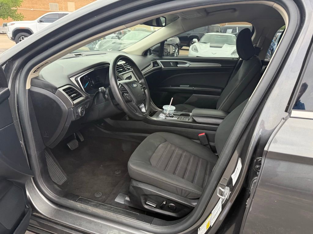 Used 2020 Ford Fusion SE image 16