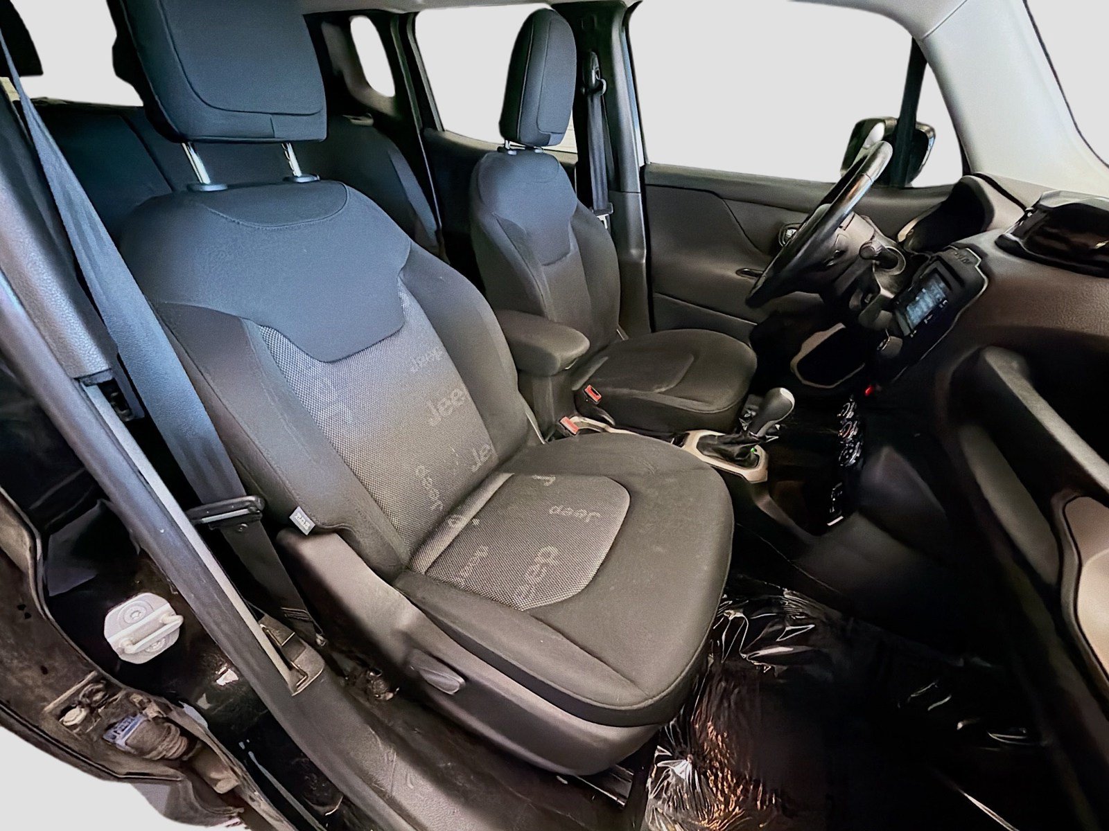 Used 2016 Jeep Renegade Latitude FWD image 15