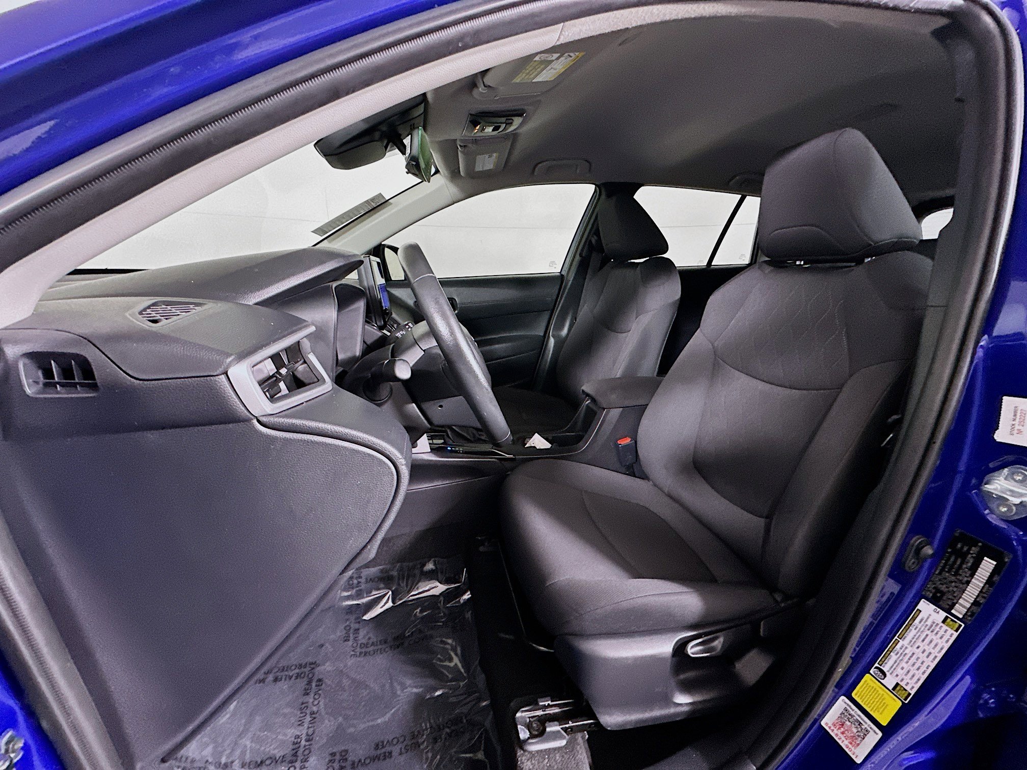 Used 2025 Toyota Corolla Cross LE image 12