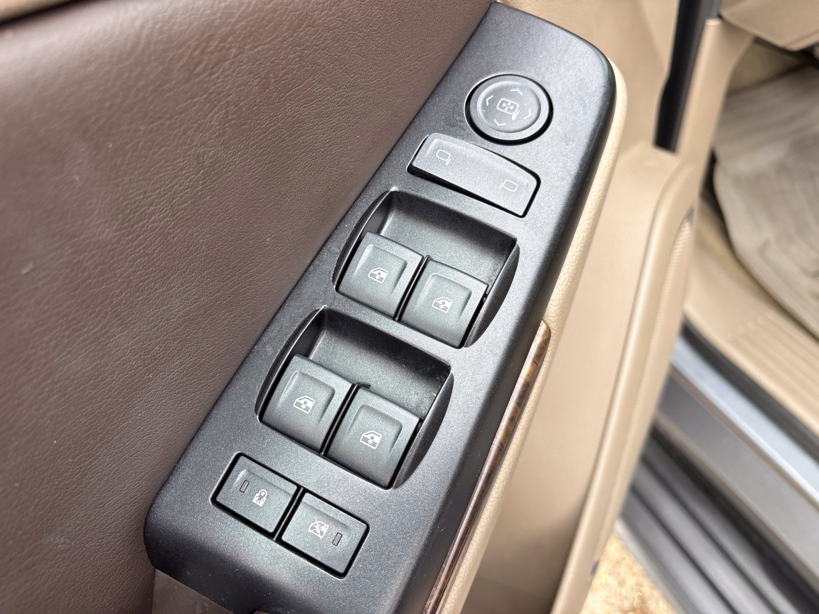 Used 2018 Chevrolet Tahoe LS w/ All-Season Package RWD image 11