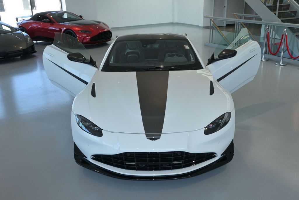 Used 2023 Aston Martin V8 Vantage Coupe RWD image 10