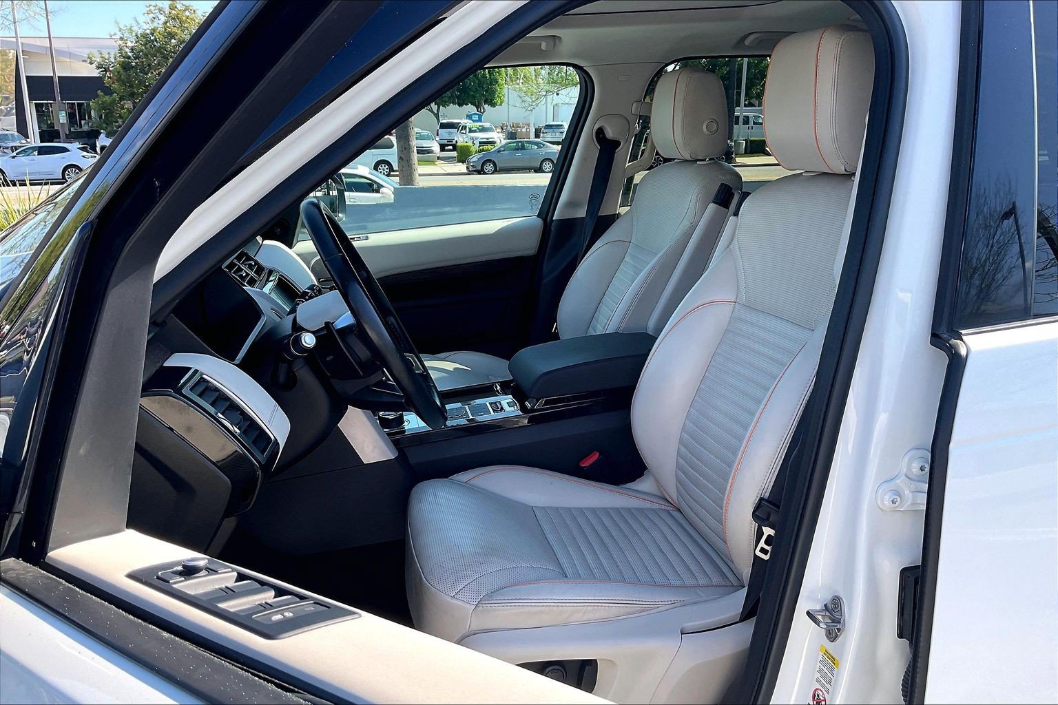 Used 2019 Land Rover Discovery HSE AWD/4WD image 8