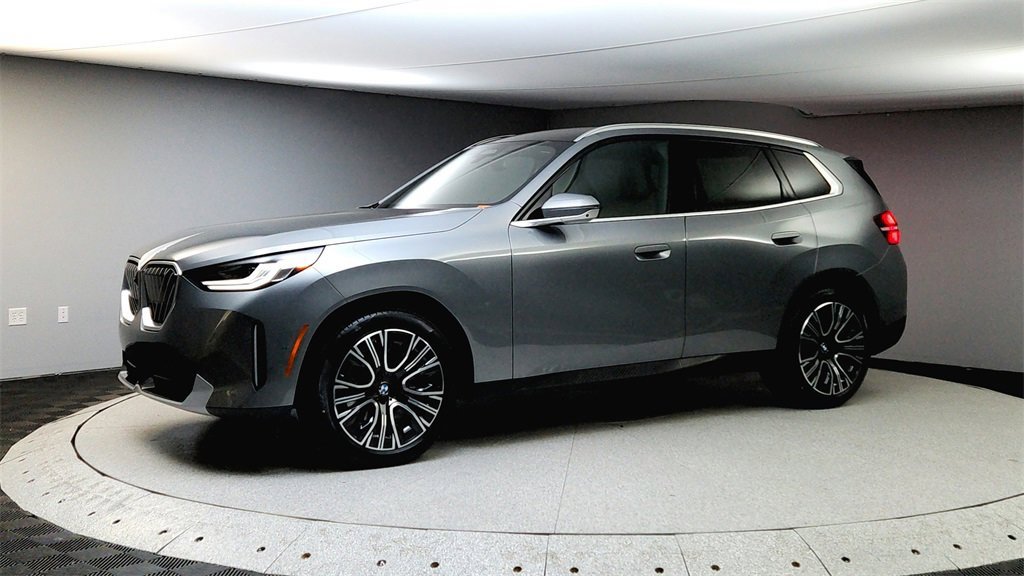 Used 2025 BMW X3 xDrive30i w/ Premium Package image 3