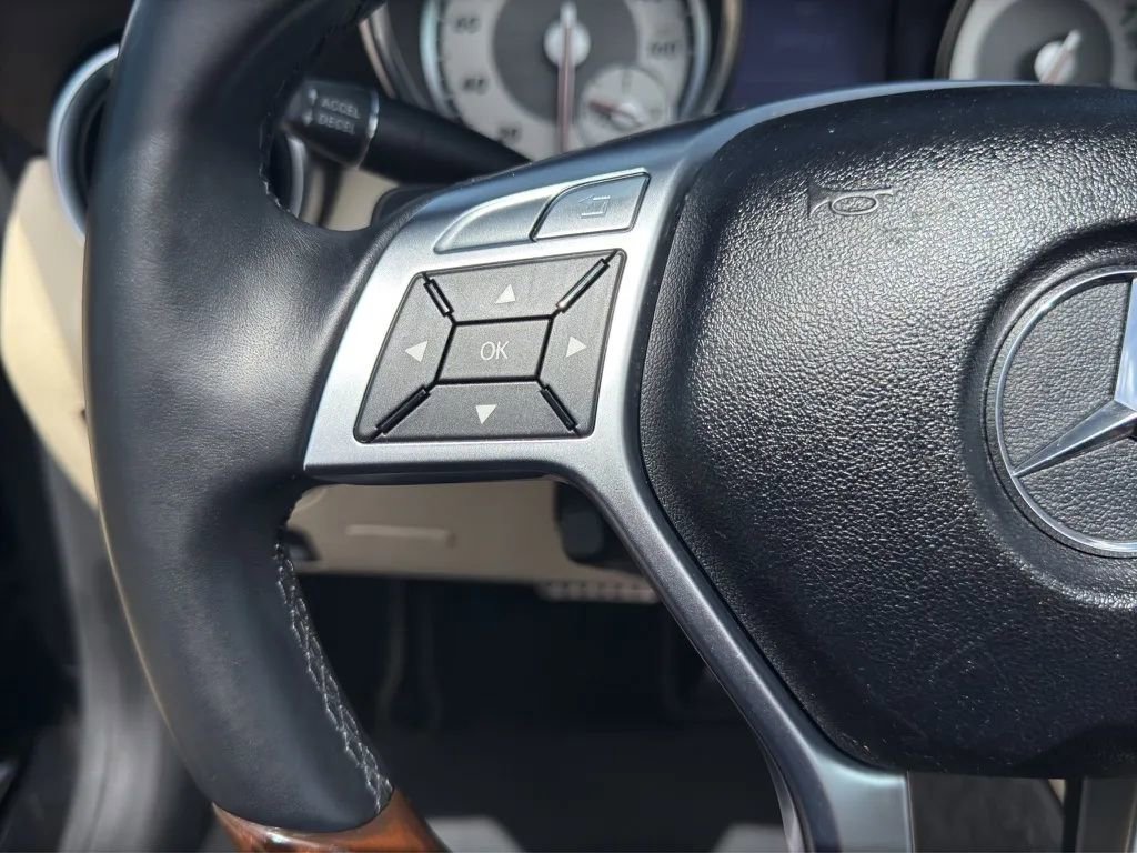 Used 2012 Mercedes-Benz SLK 350 image 18