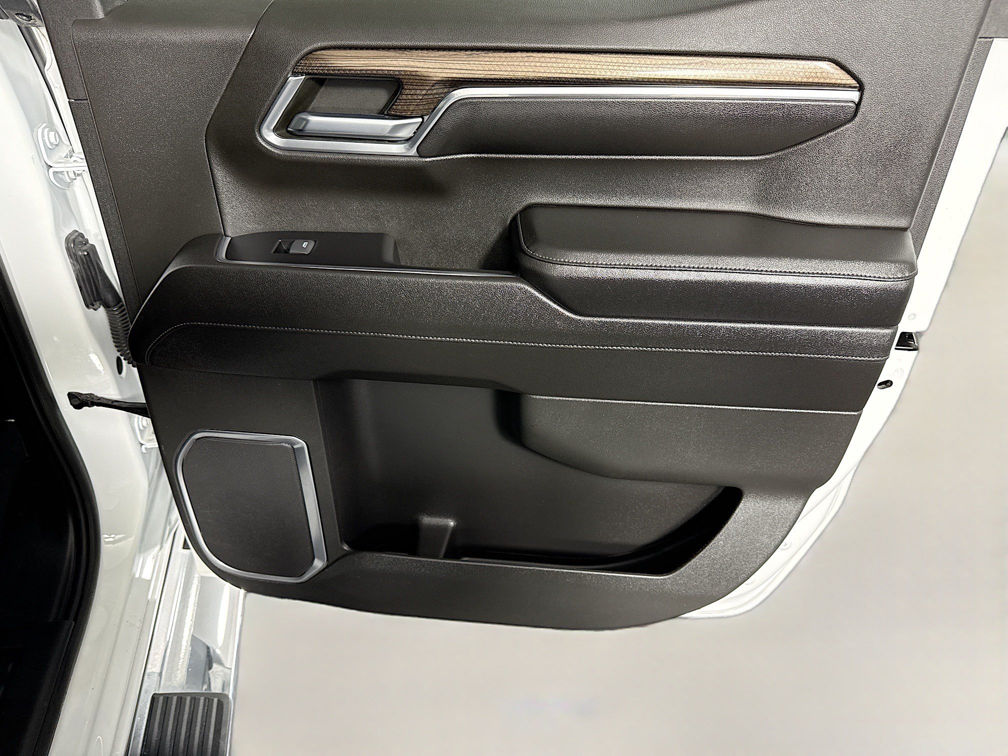 Used 2023 Chevrolet Silverado 1500 LT AWD/4WD image 27