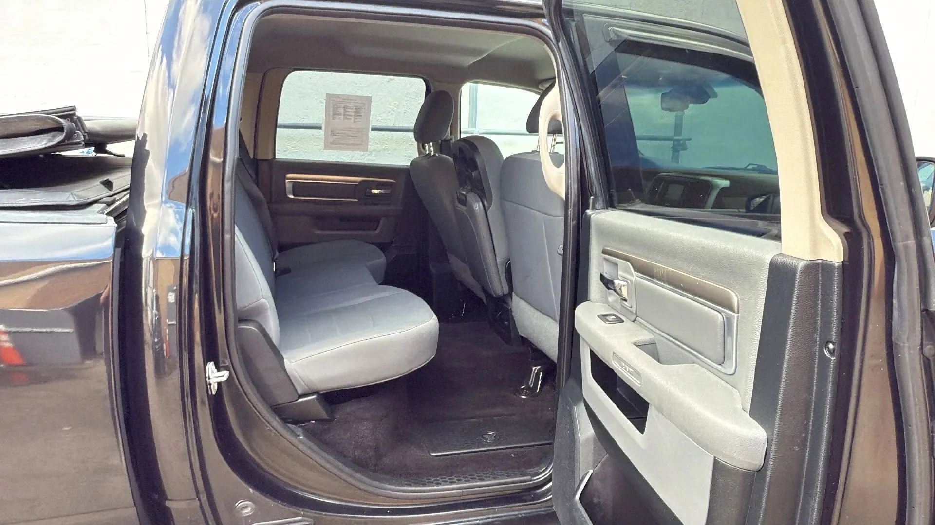 Used 2016 RAM 1500 Classic SLT AWD/4WD image 23