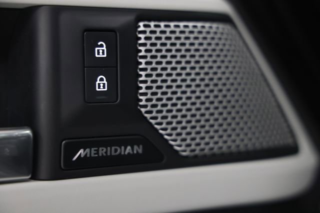 Used 2023 Land Rover Defender 130 SE image 27