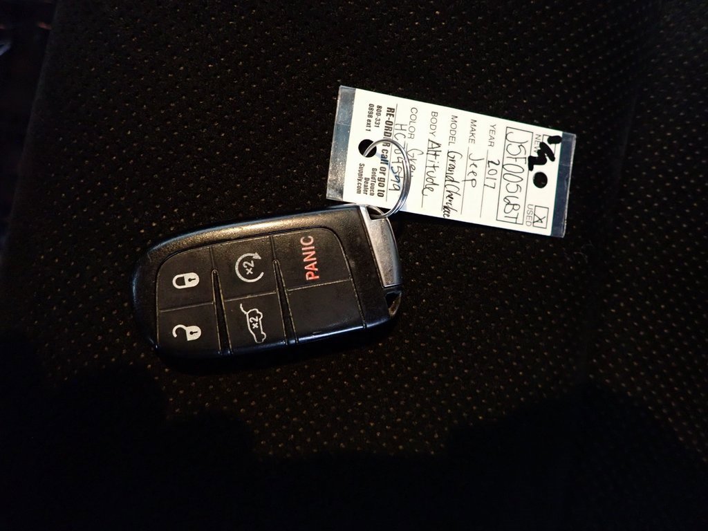 Used 2017 Jeep Grand Cherokee Altitude image 38