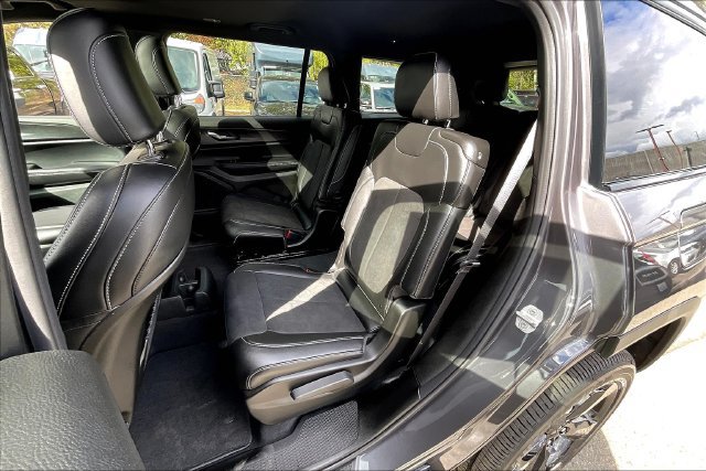 New 2025 Jeep Grand Cherokee L Altitude AWD/4WD image 11