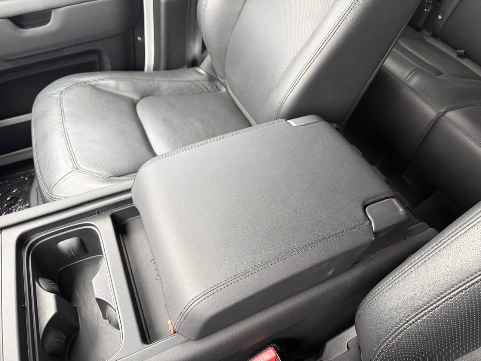 Used 2024 Land Rover Defender 110 S image 14