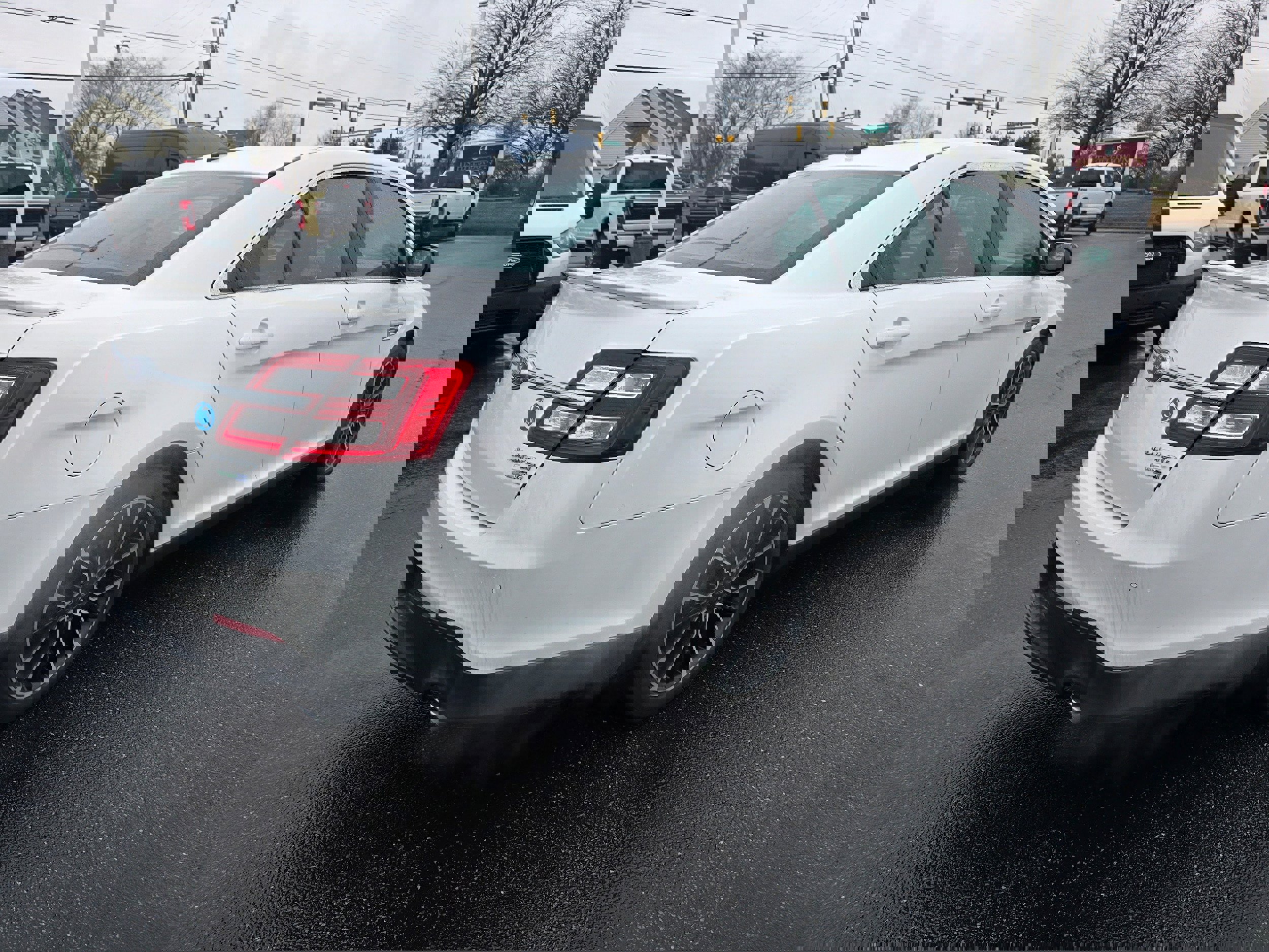 Used 2017 Ford Taurus Limited image 3