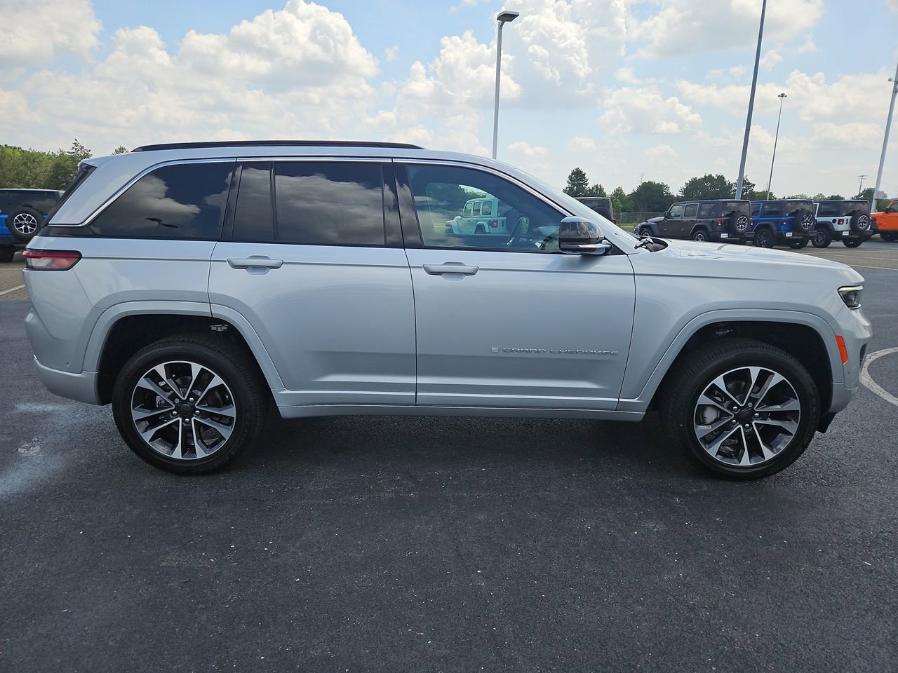 New 2025 Jeep Grand Cherokee Overland w/ Adv Protech Group III image 8