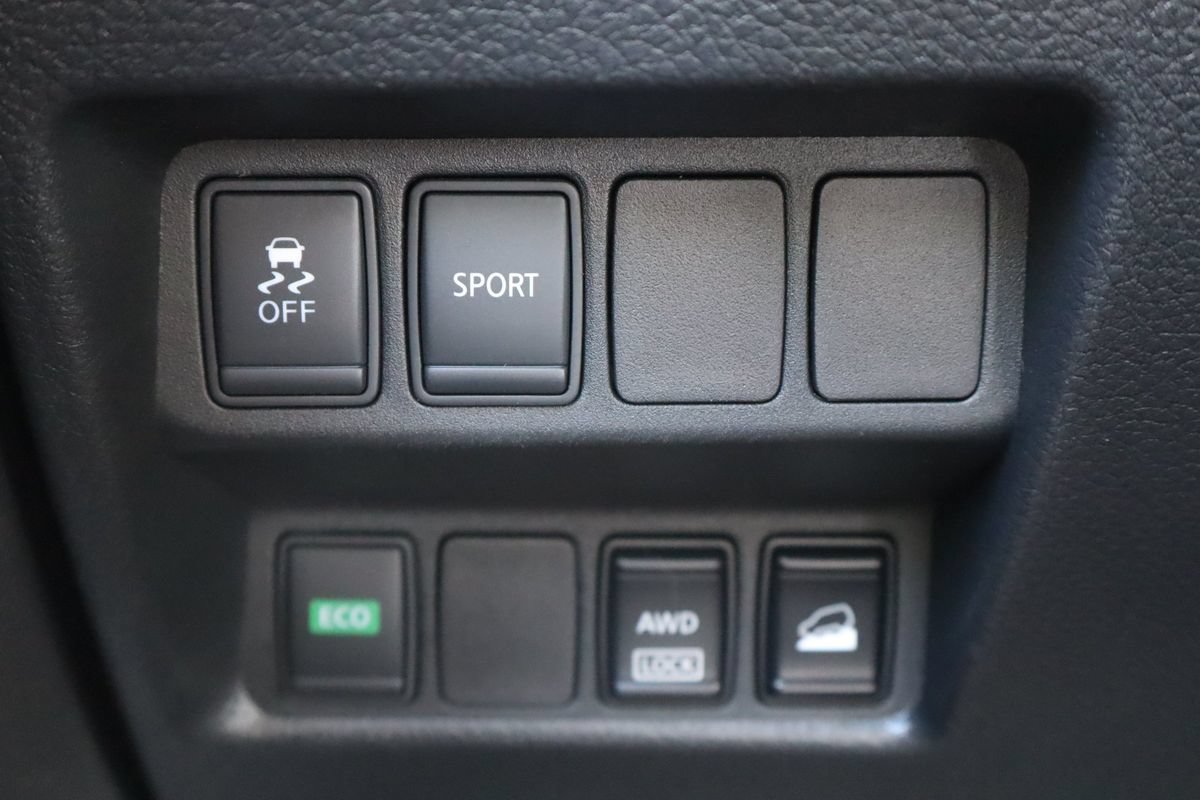 Used 2015 Nissan Rogue S AWD/4WD image 28