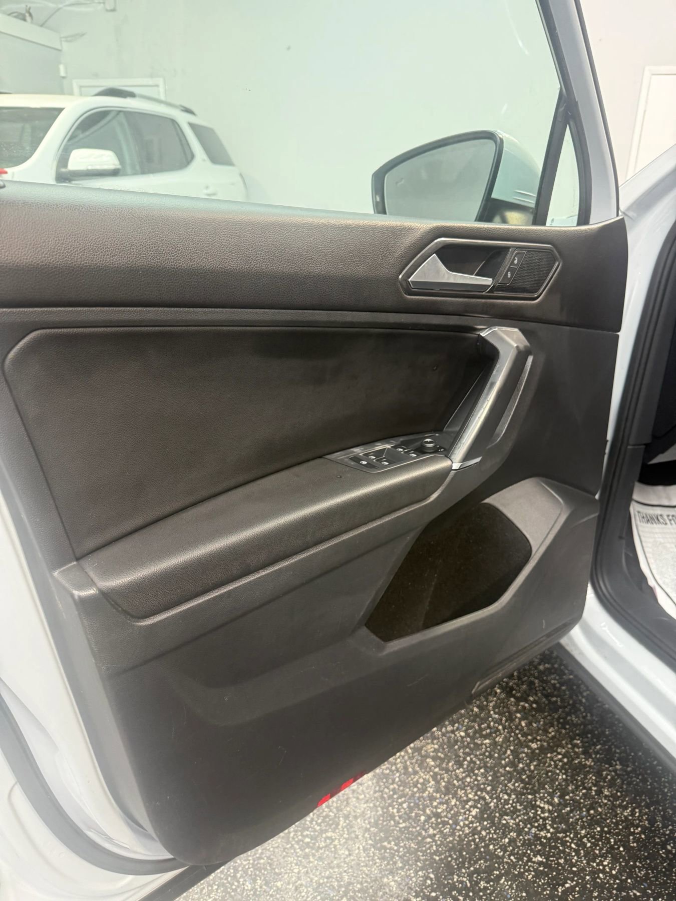 Used 2018 Volkswagen Tiguan SE w/ Panoramic Sunroof Package FWD image 16
