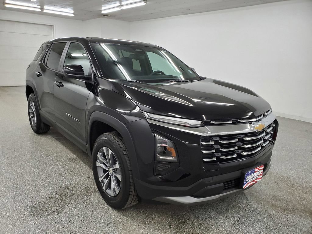 Used 2026 Chevrolet Equinox LT FWD image 3