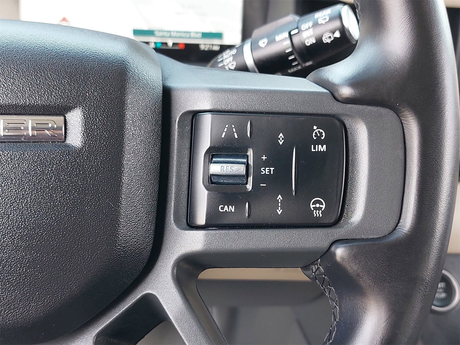 Used 2024 Land Rover Defender 90 X-Dynamic SE image 17