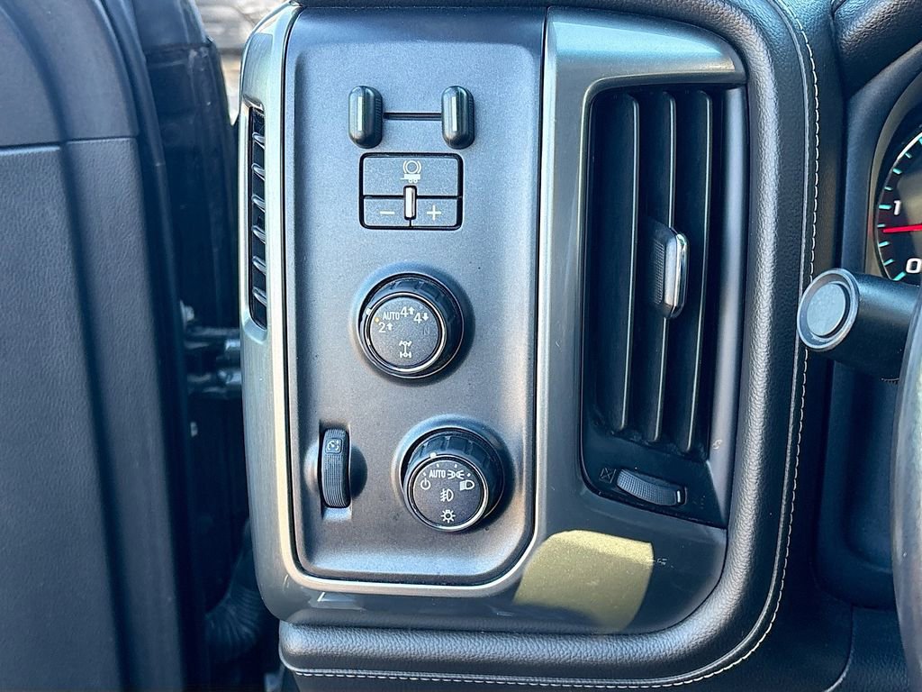 Used 2018 Chevrolet Silverado 1500 LTZ w/ Sport Package image 10