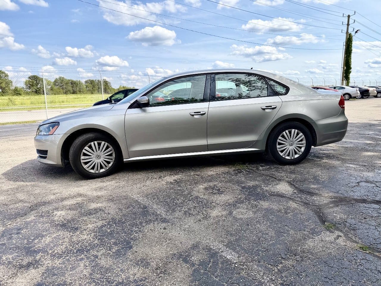Used 2014 Volkswagen Passat 1.8T S FWD image 2