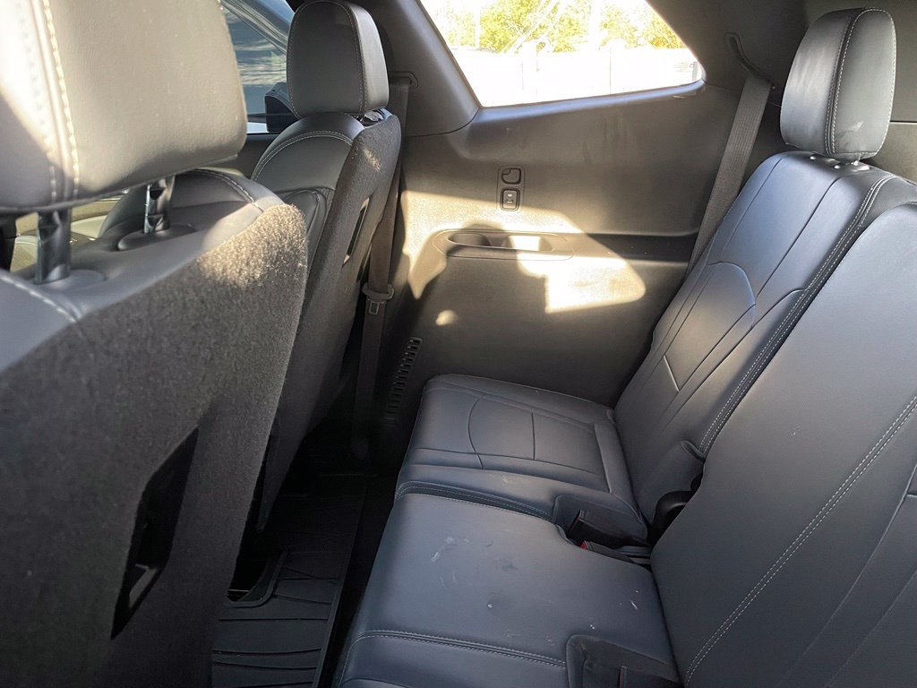 Used 2023 Buick Enclave Essence w/ Sport Touring Edition AWD/4WD image 7