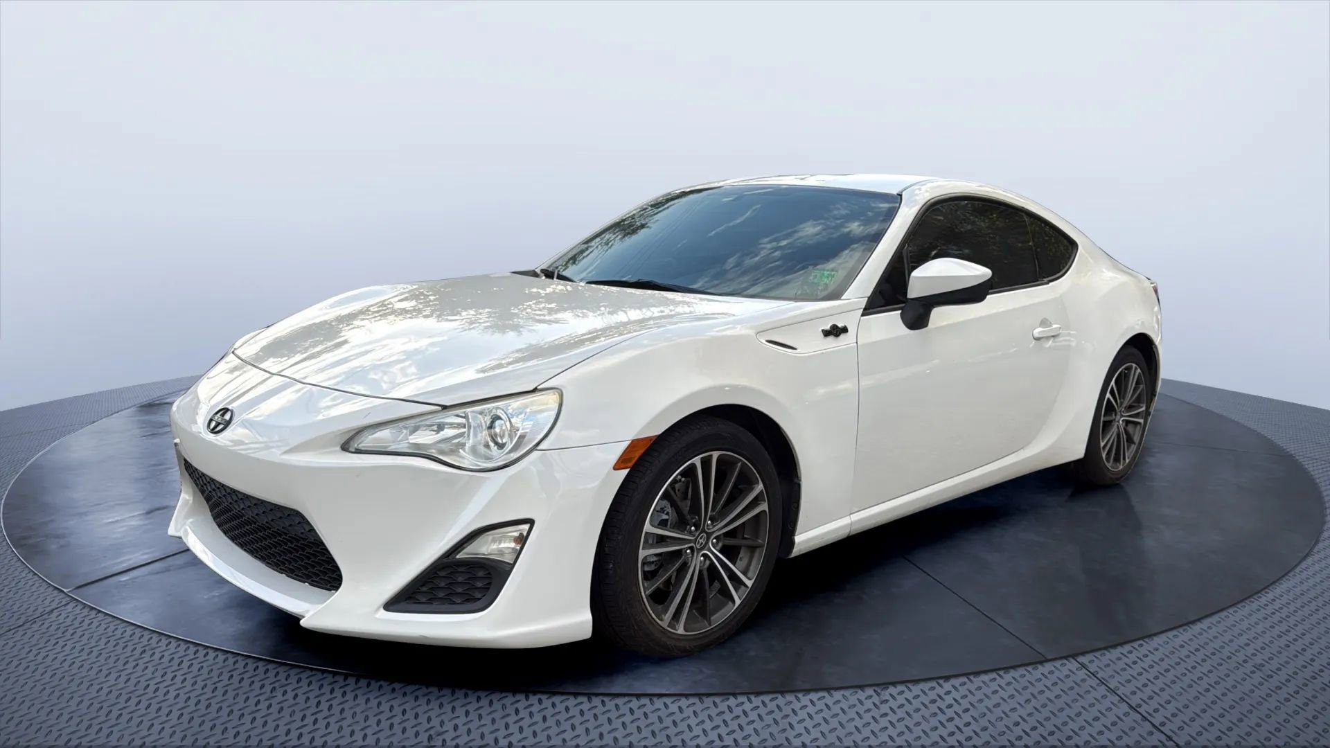 Used 2015 Scion FR-S image 1
