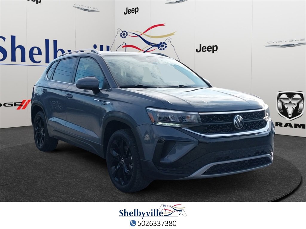Used 2024 Volkswagen Taos SE w/ Black Wheel Package image 3