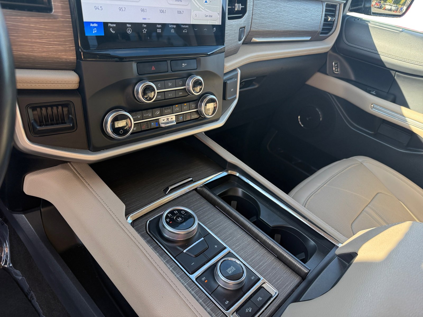 Used 2023 Ford Expedition Max Limited image 13