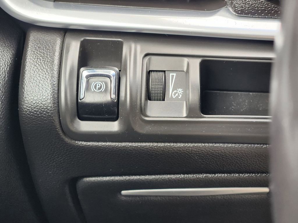 Used 2018 Cadillac XTS Luxury image 25