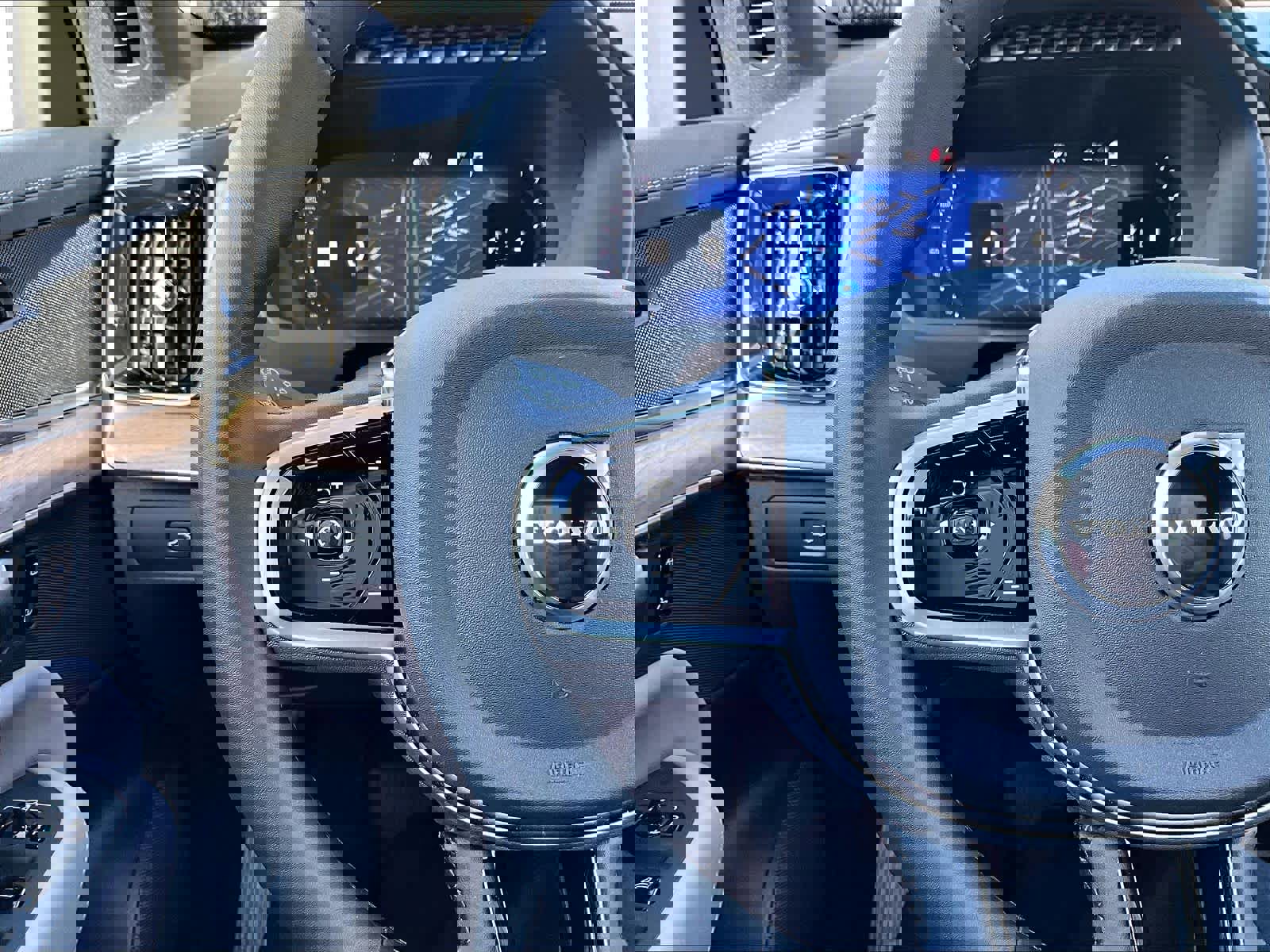 Used 2026 Volvo XC90 B5 Plus image 21