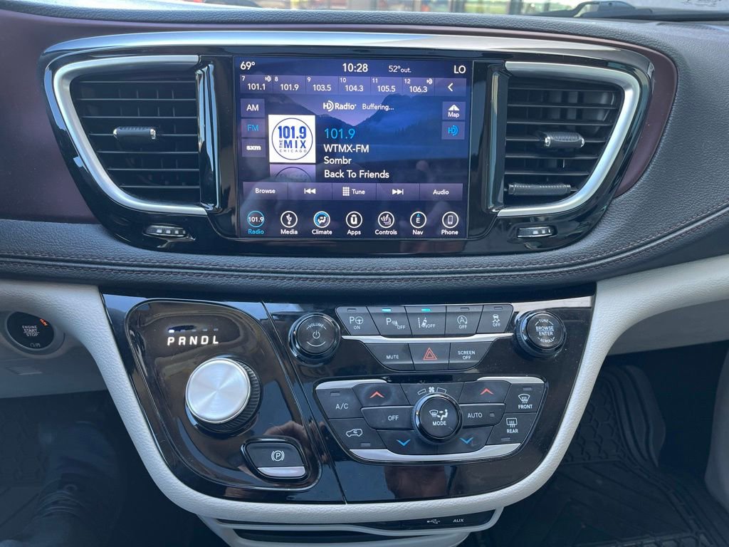 Used 2018 Chrysler Pacifica Limited w/ Tire & Wheel Group FWD image 21