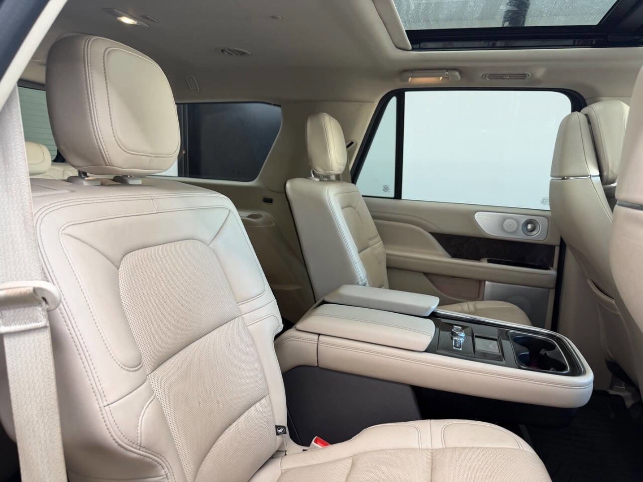 Used 2021 Lincoln Navigator Reserve AWD/4WD image 27