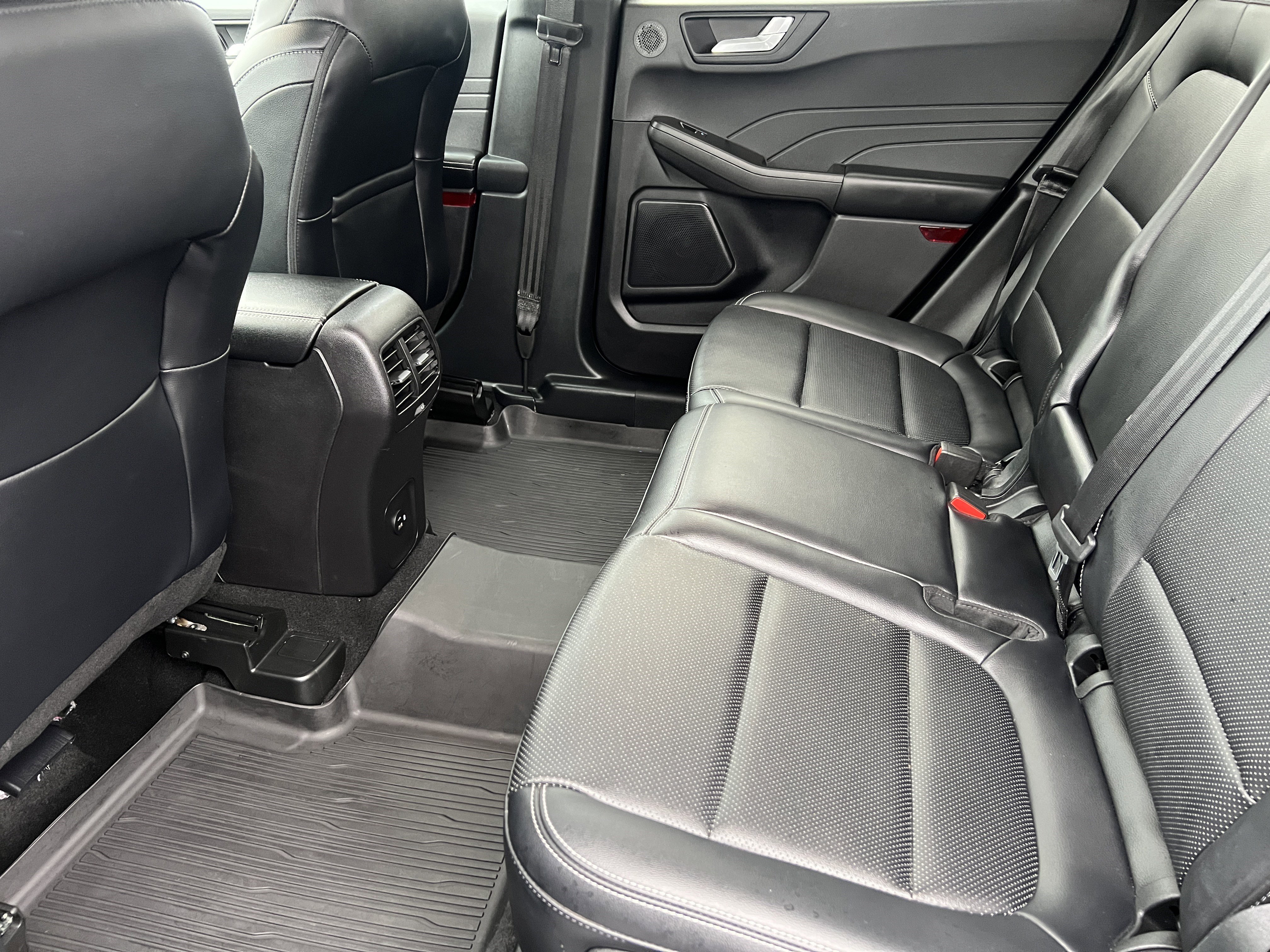 Used 2021 Ford Escape SEL w/ Technology Package image 16