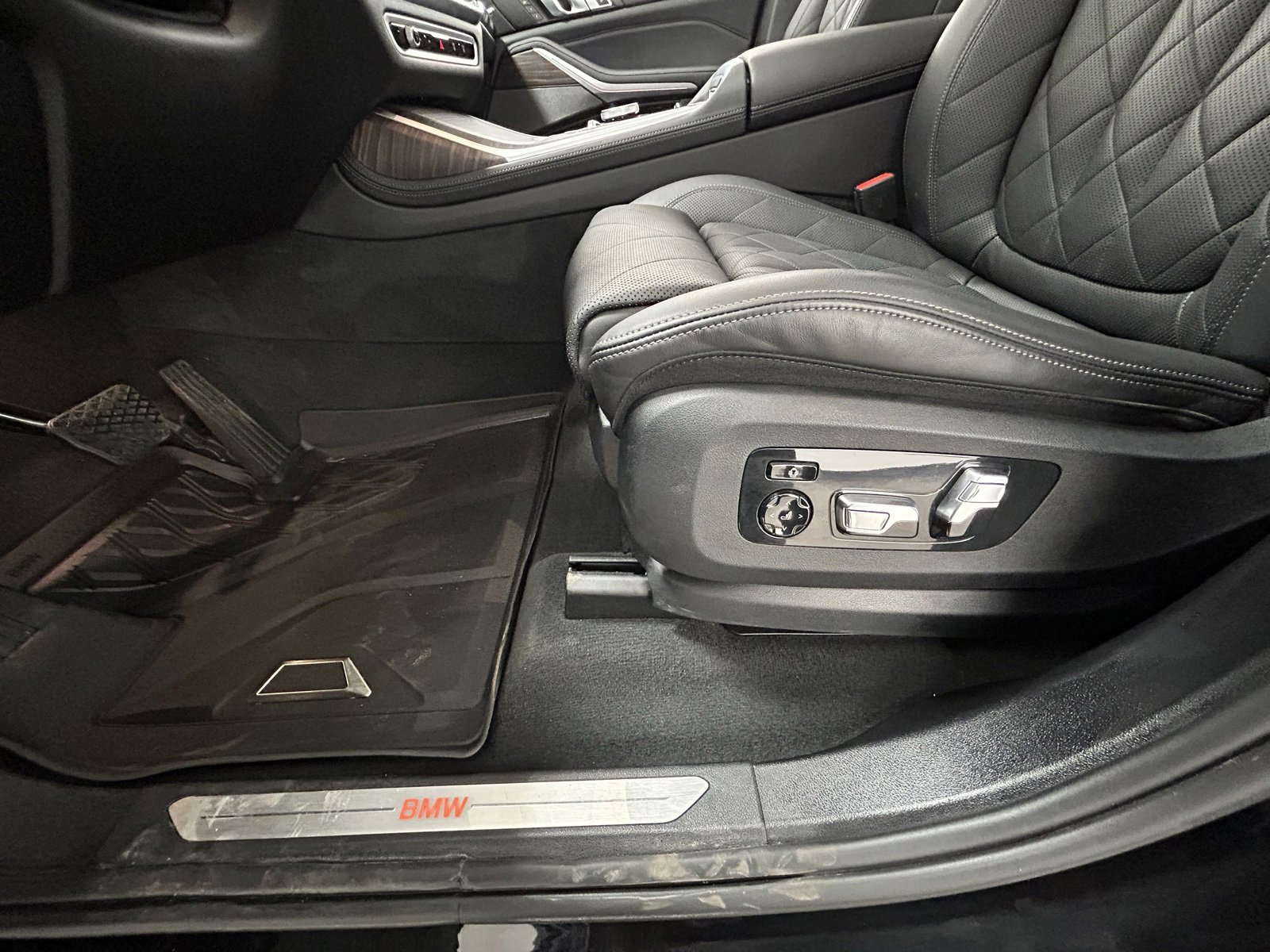 Used 2024 BMW X7 xDrive40i image 31