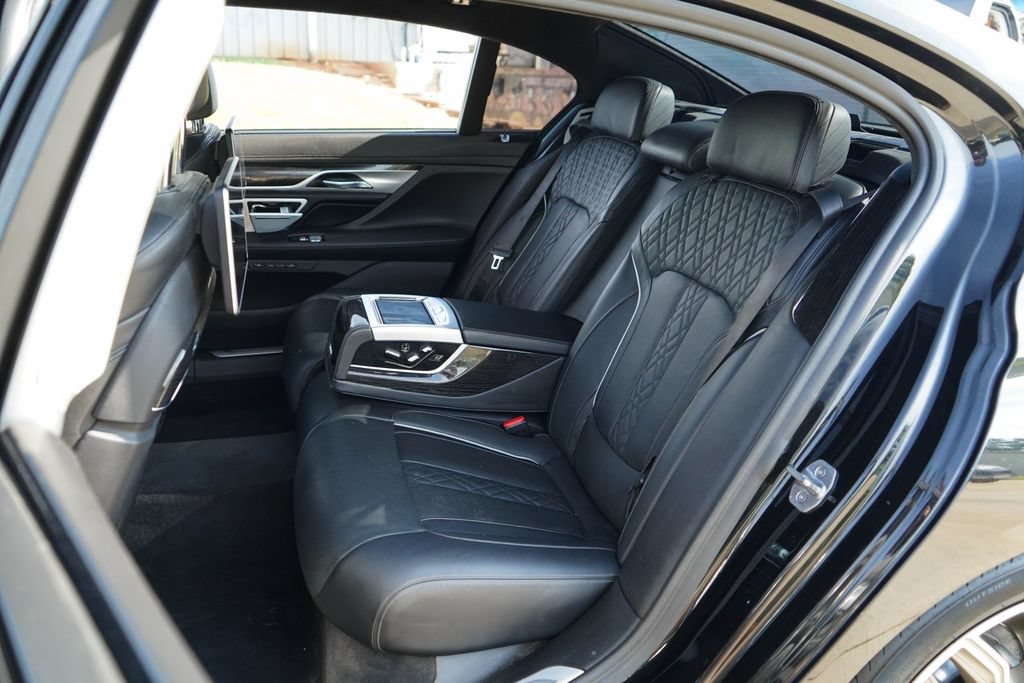 Used 2019 BMW M760i xDrive w/ Luxury Rear Seating Package AWD/4WD image 9