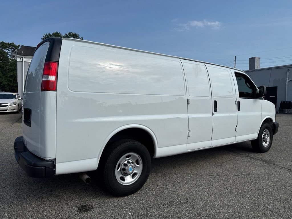 Used 2021 Chevrolet Express 3500 Extended w/ Driver Convenience Package RWD image 8