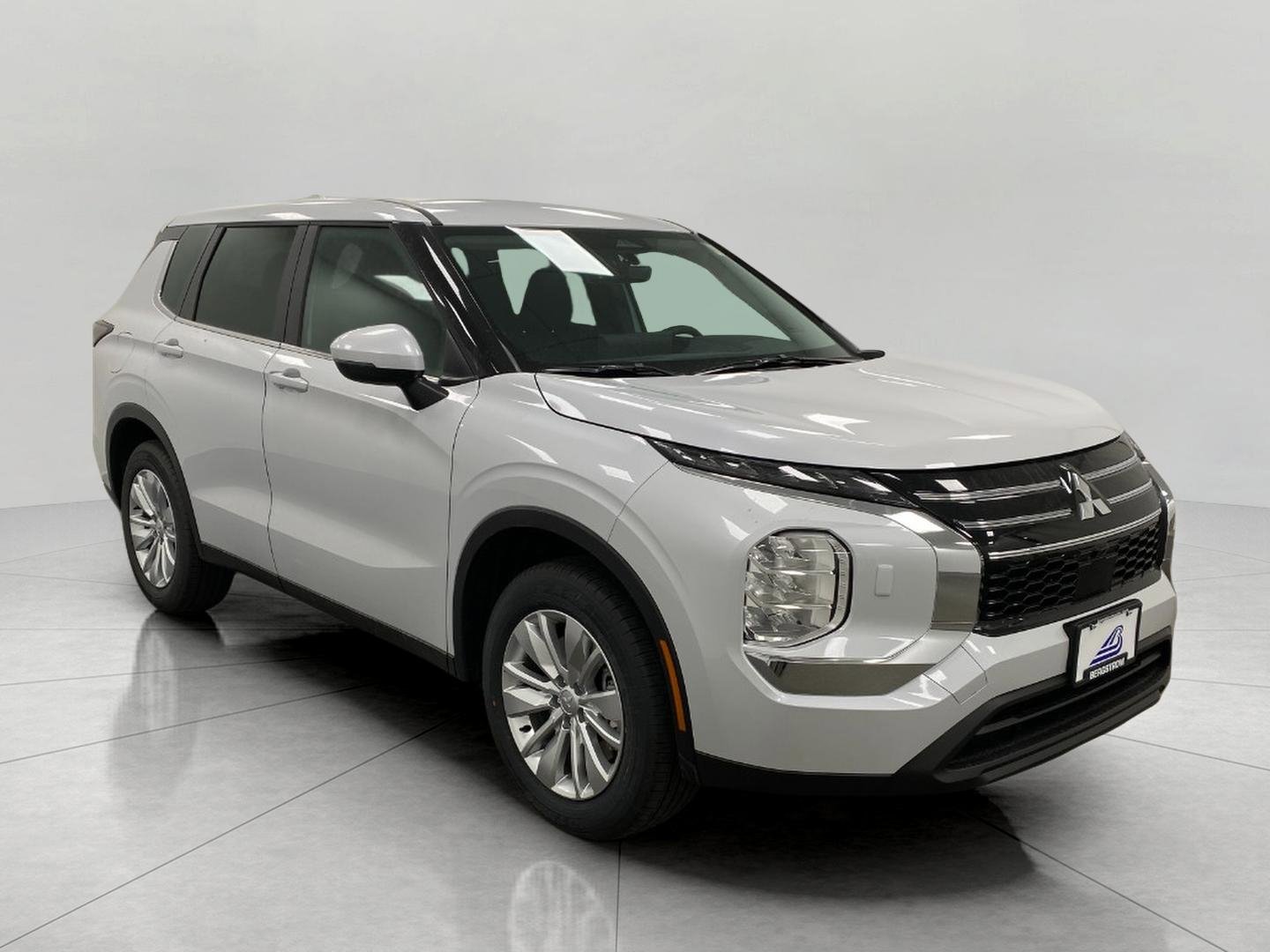 New 2025 Mitsubishi Outlander ES image 1