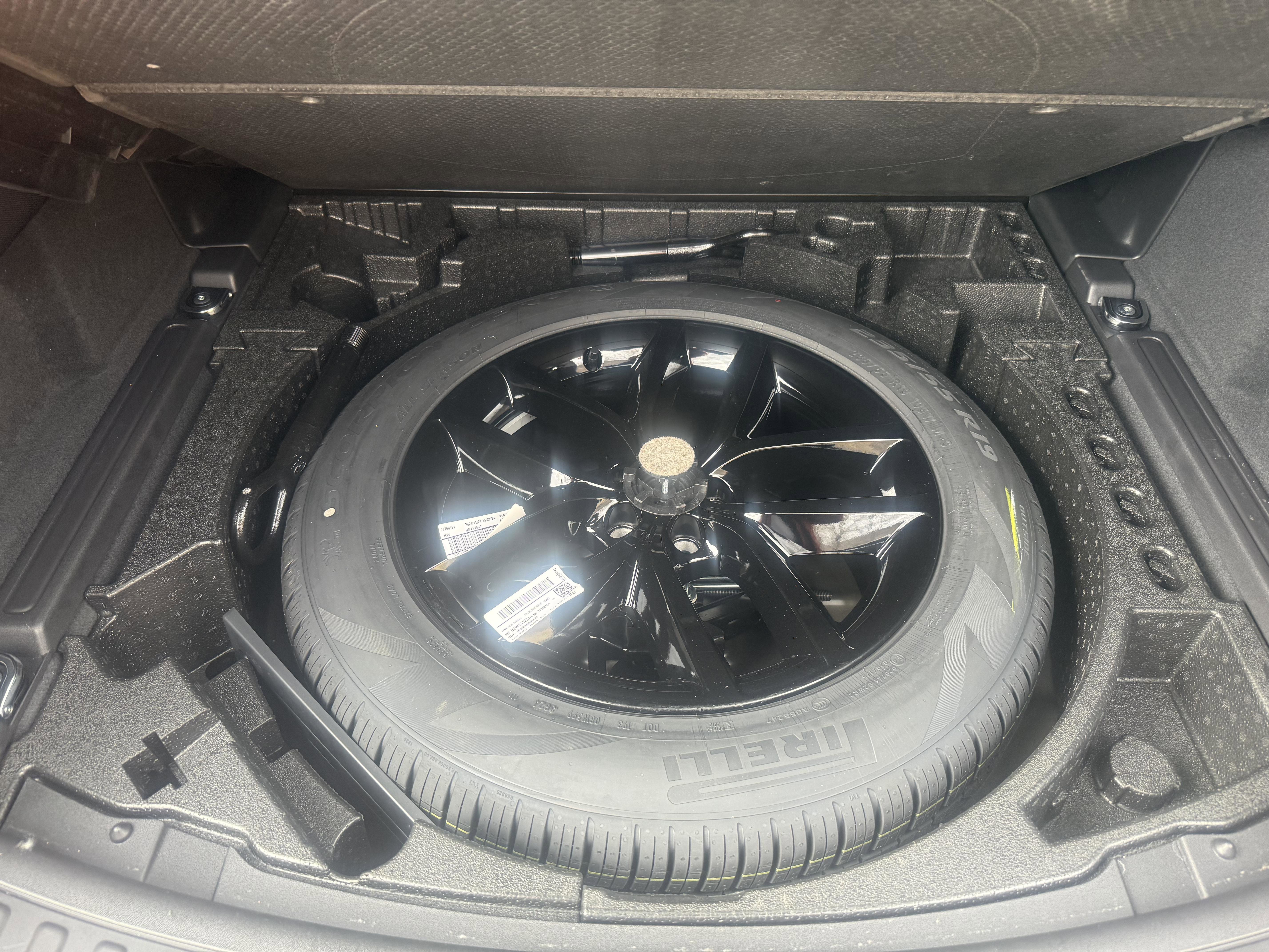 Used 2025 Land Rover Discovery Sport Dynamic SE image 34