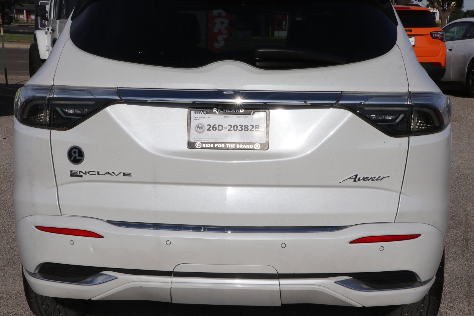 Used 2022 Buick Enclave Avenir w/ Avenir Technology Package AWD/4WD image 6