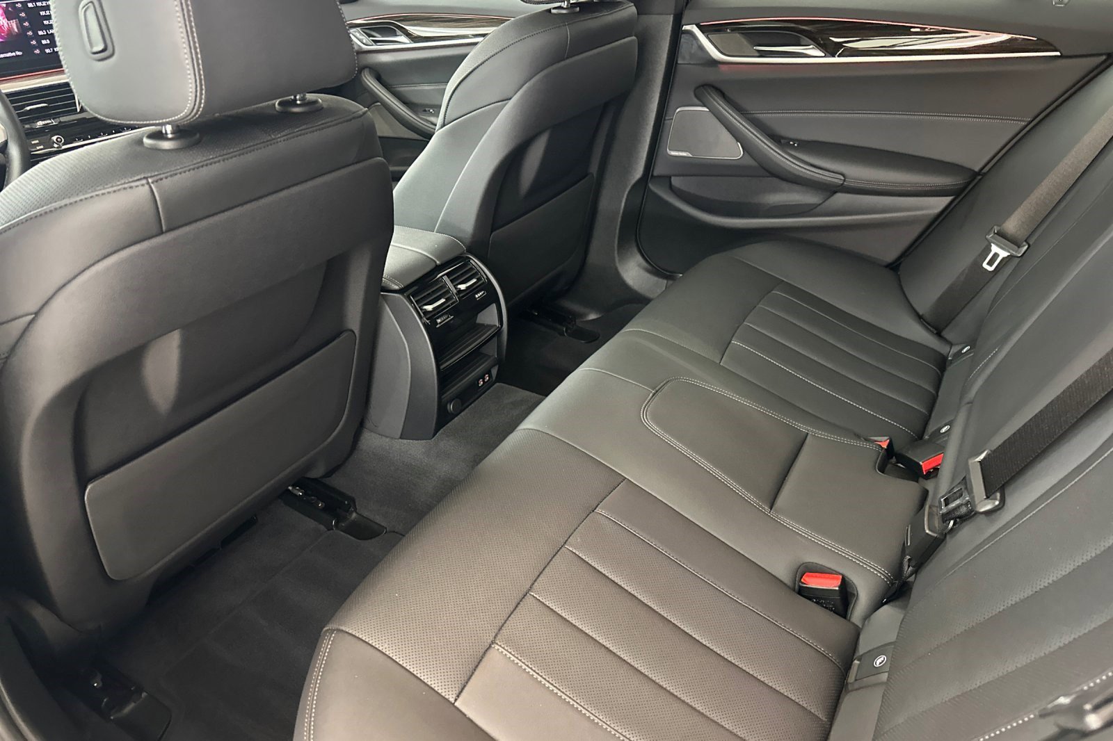 Certified 2023 BMW 540i w/ M Sport Package image 15