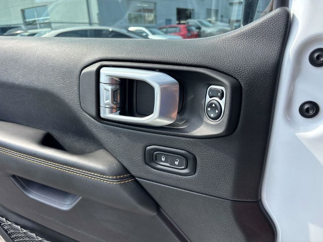 Used 2024 Jeep Wrangler Unlimited Sahara AWD/4WD image 21