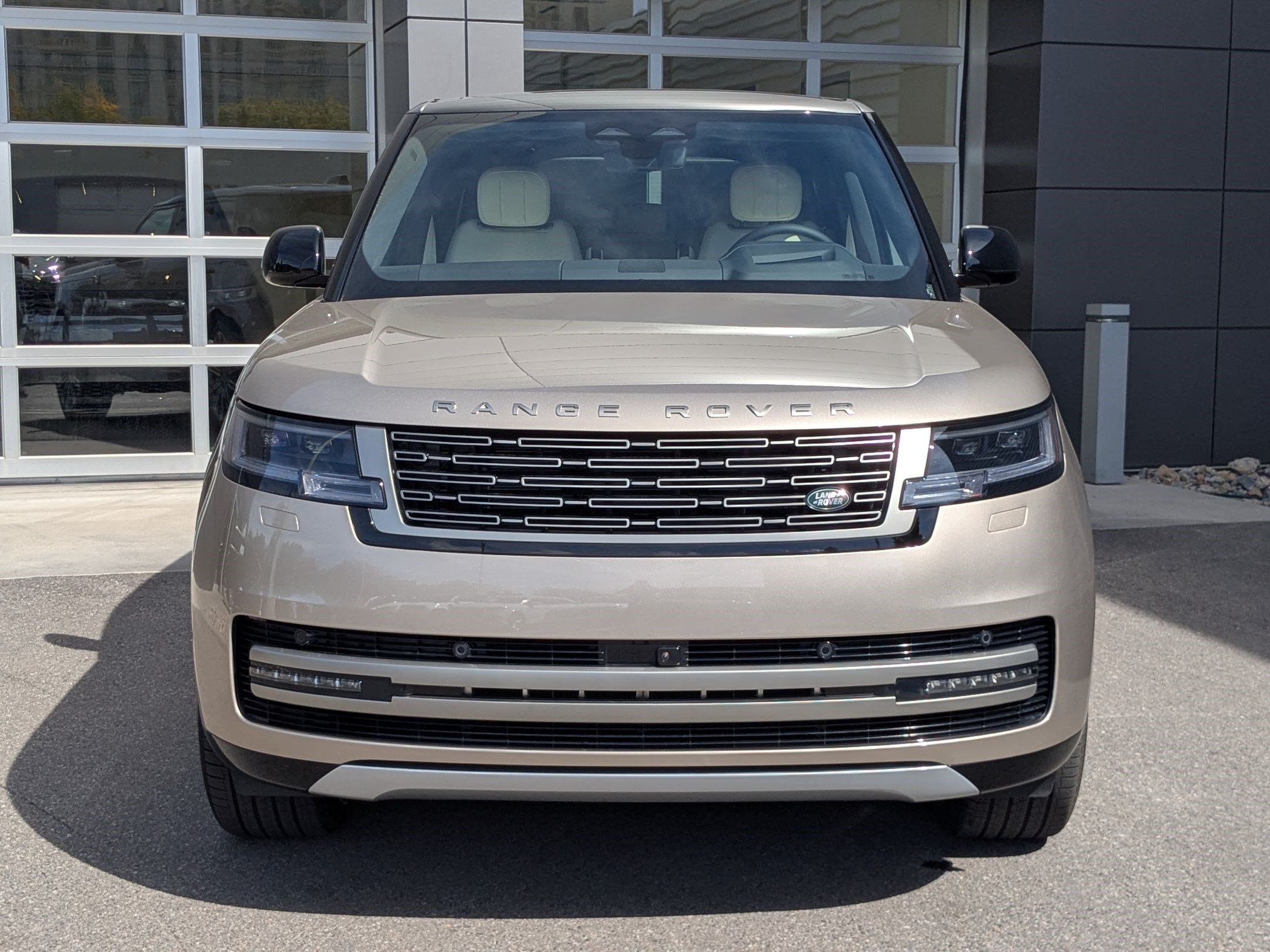 New 2026 Land Rover Range Rover Long Wheelbase SE AWD/4WD image 2