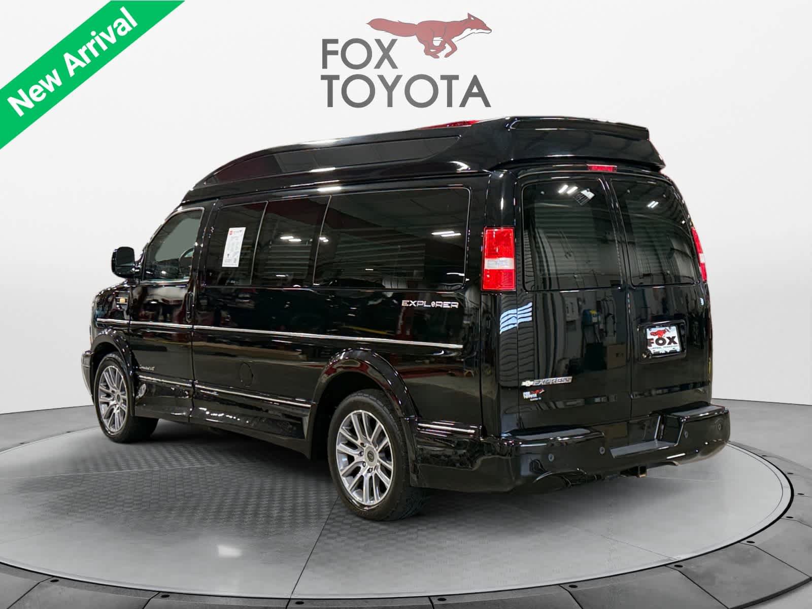 Used 2021 Chevrolet Express 2500 RWD image 4