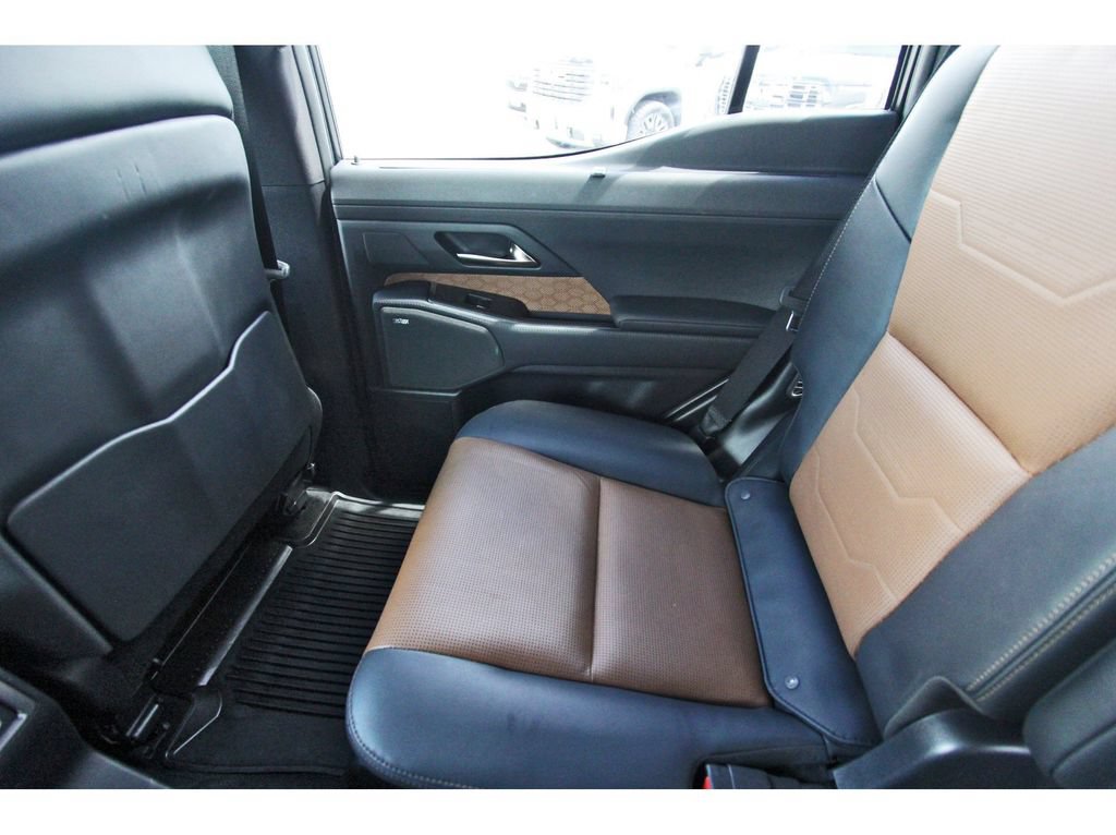 Used 2025 Lexus GX 550 w/ Accessory Package (2T) AWD/4WD image 12