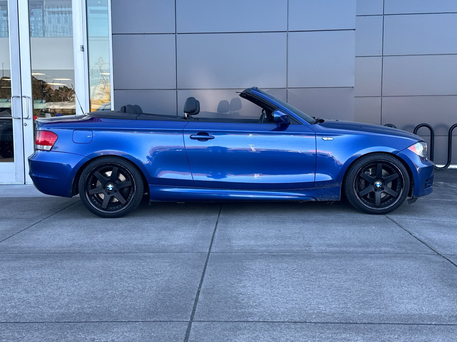 Used 2010 BMW 135i Convertible RWD image 4