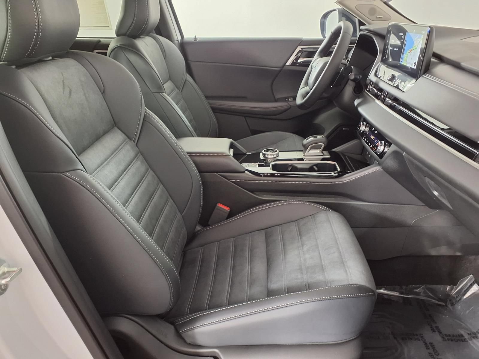 New 2026 Mitsubishi Outlander AWD image 9