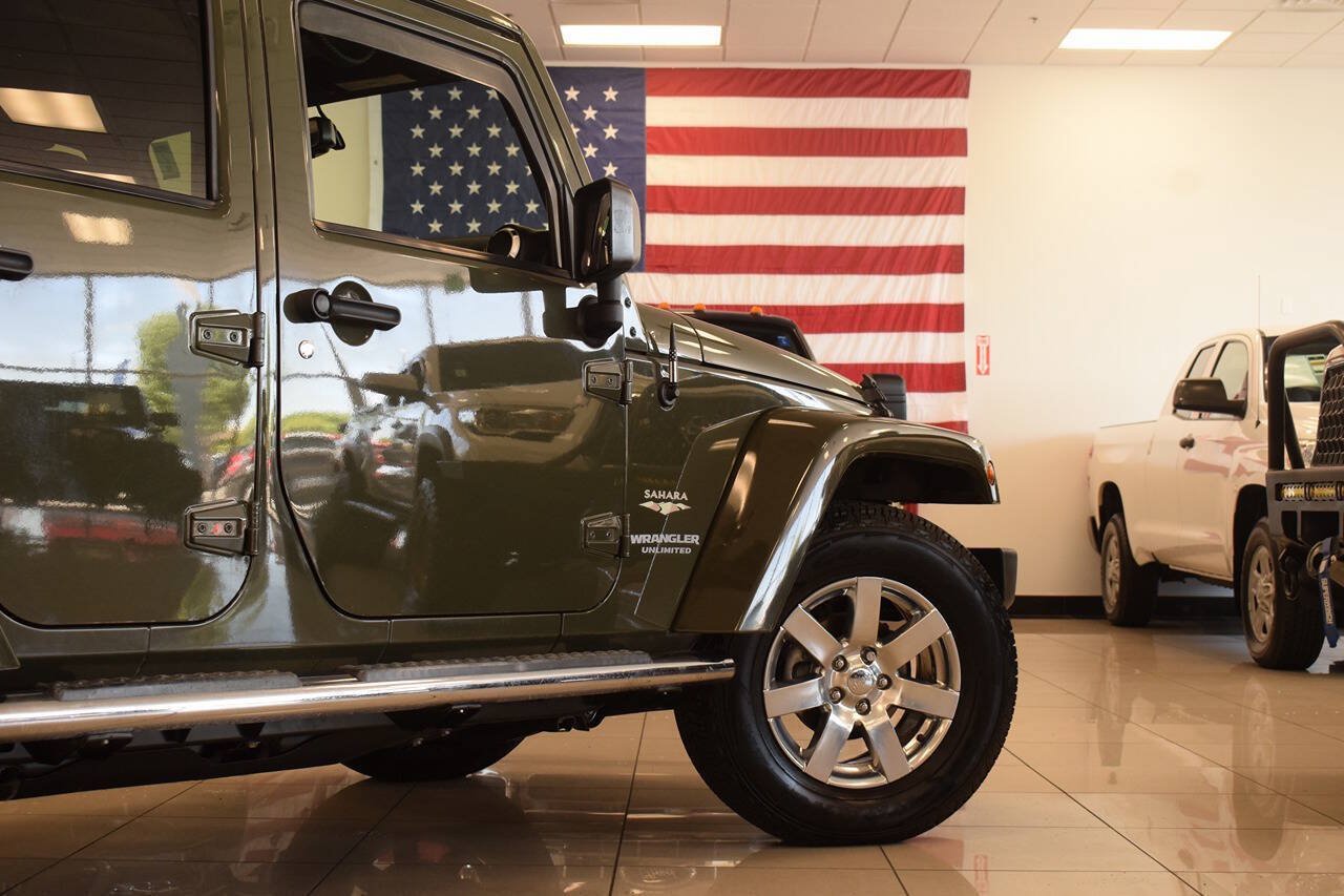 Used 2015 Jeep Wrangler Unlimited Sahara w/ Dual Top Group AWD/4WD image 36